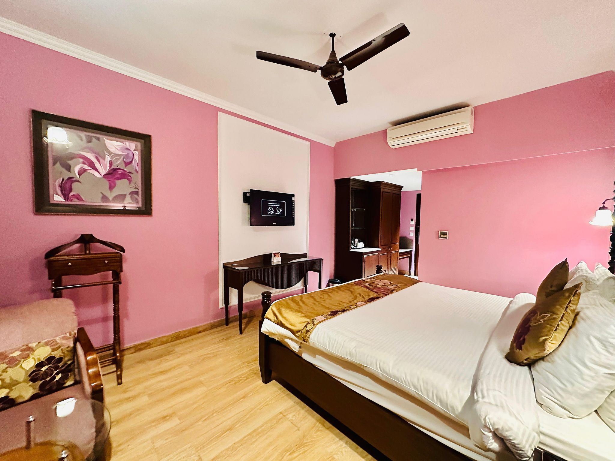 Premium Single Room Without Terrace (valley/mountain view)