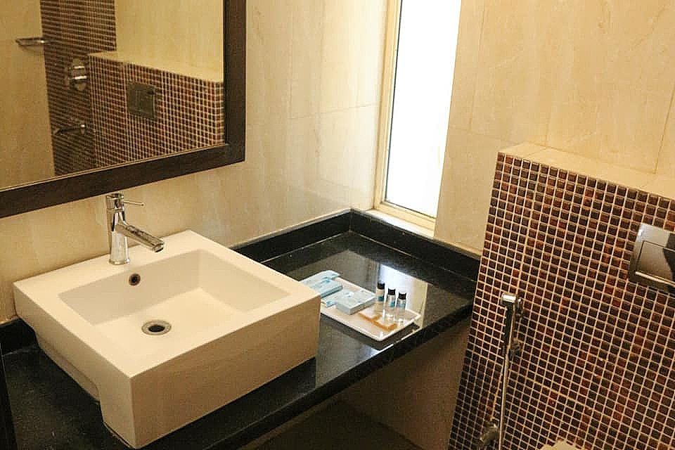 La Oasis by Meraden standard room without balcony 3
