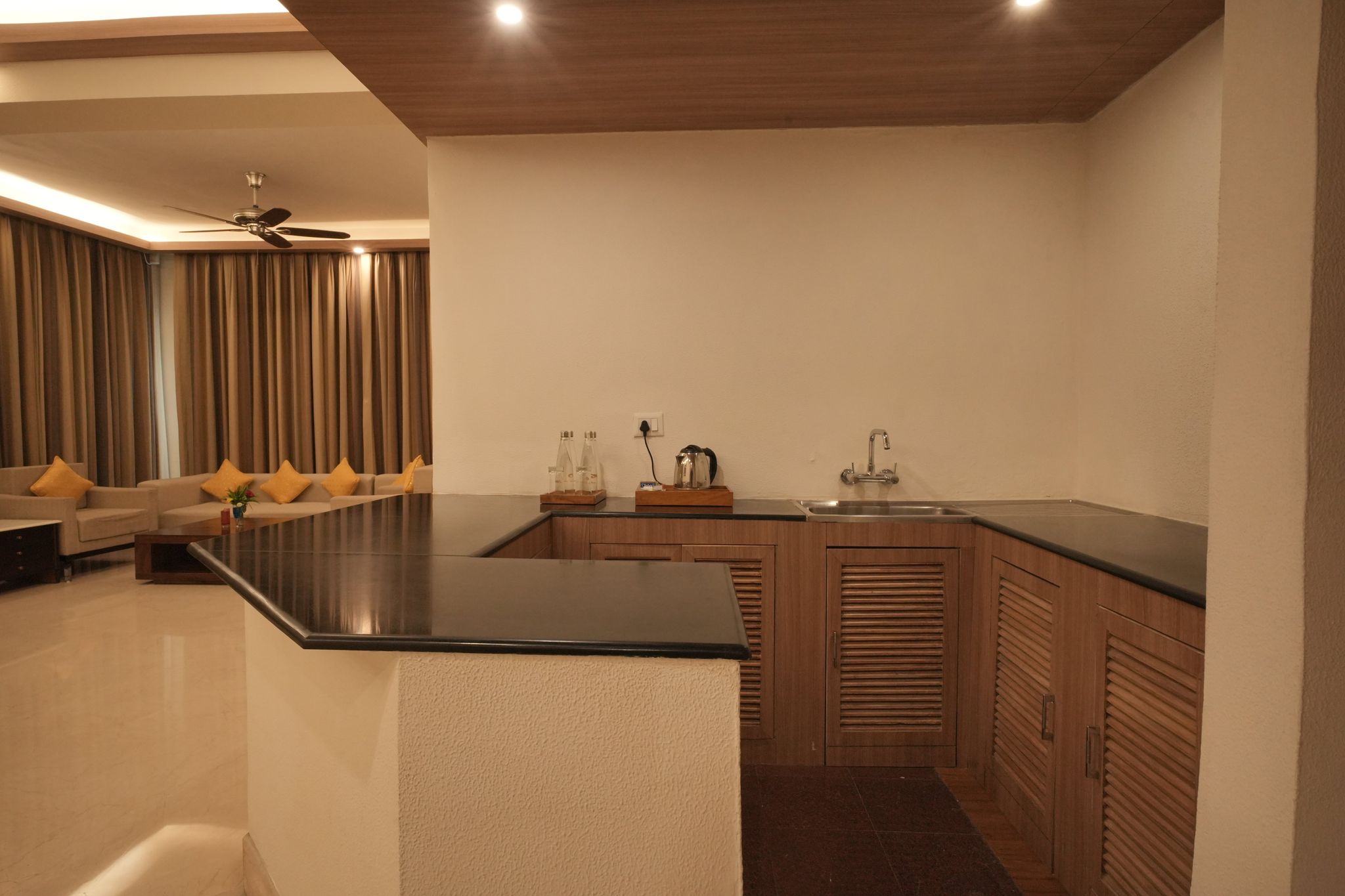 EXECUTIVE, SUITE