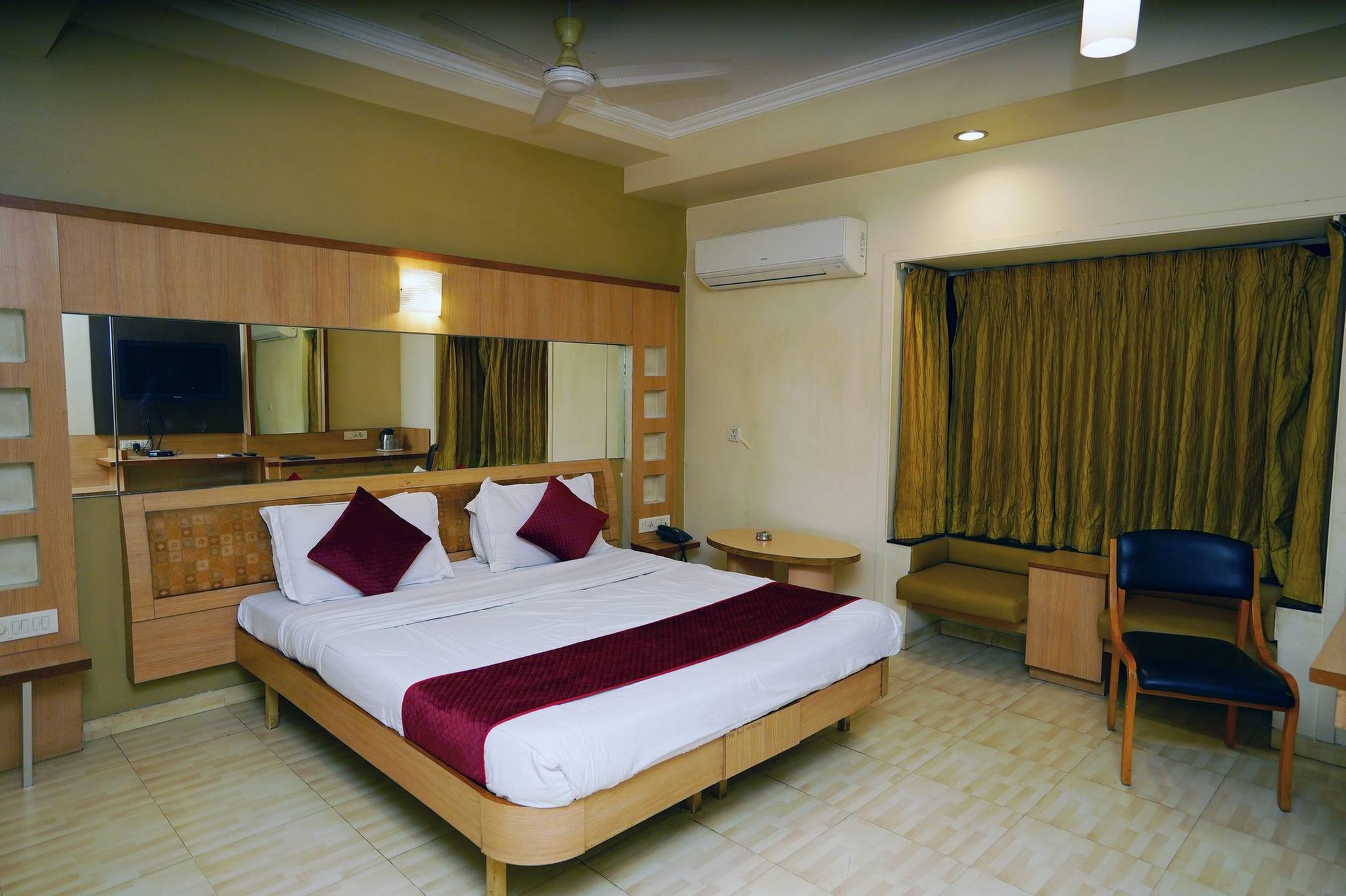 New Hotel Europa Inn Deluxe Room 2
