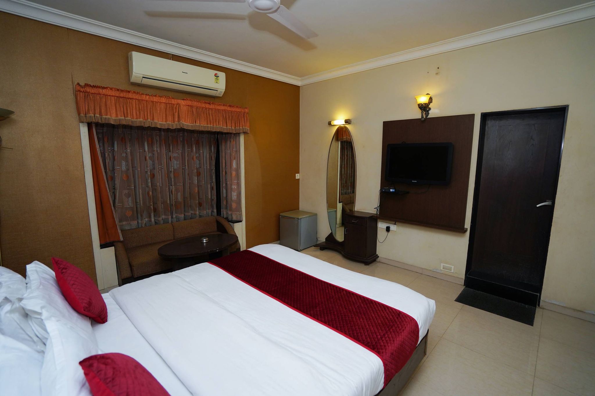 Suite Room with Bath Tub