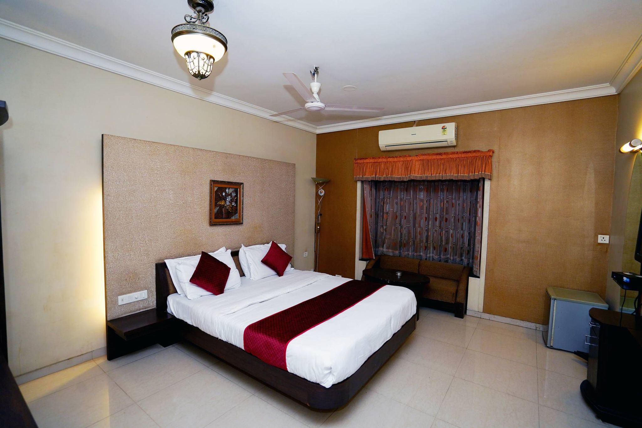 Suite Room with Bath Tub