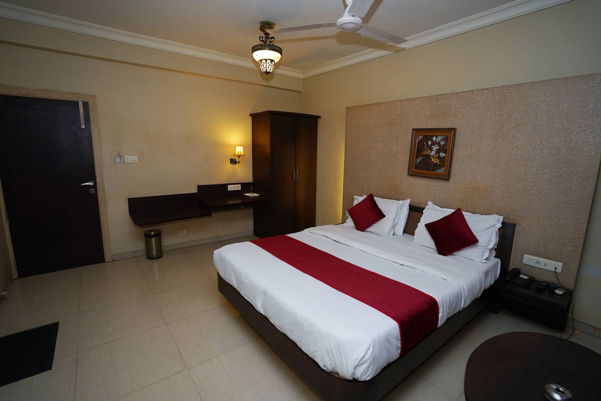 Suite Room with Bath Tub