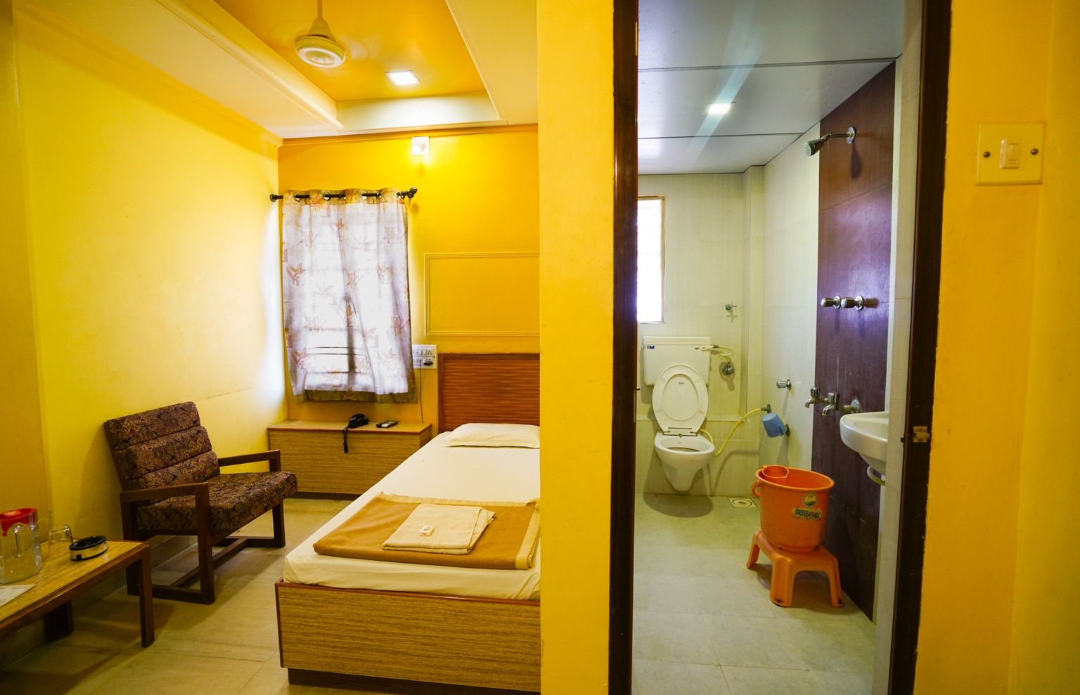 Ashiana Hotel SUPER DELUXE NON AC 4