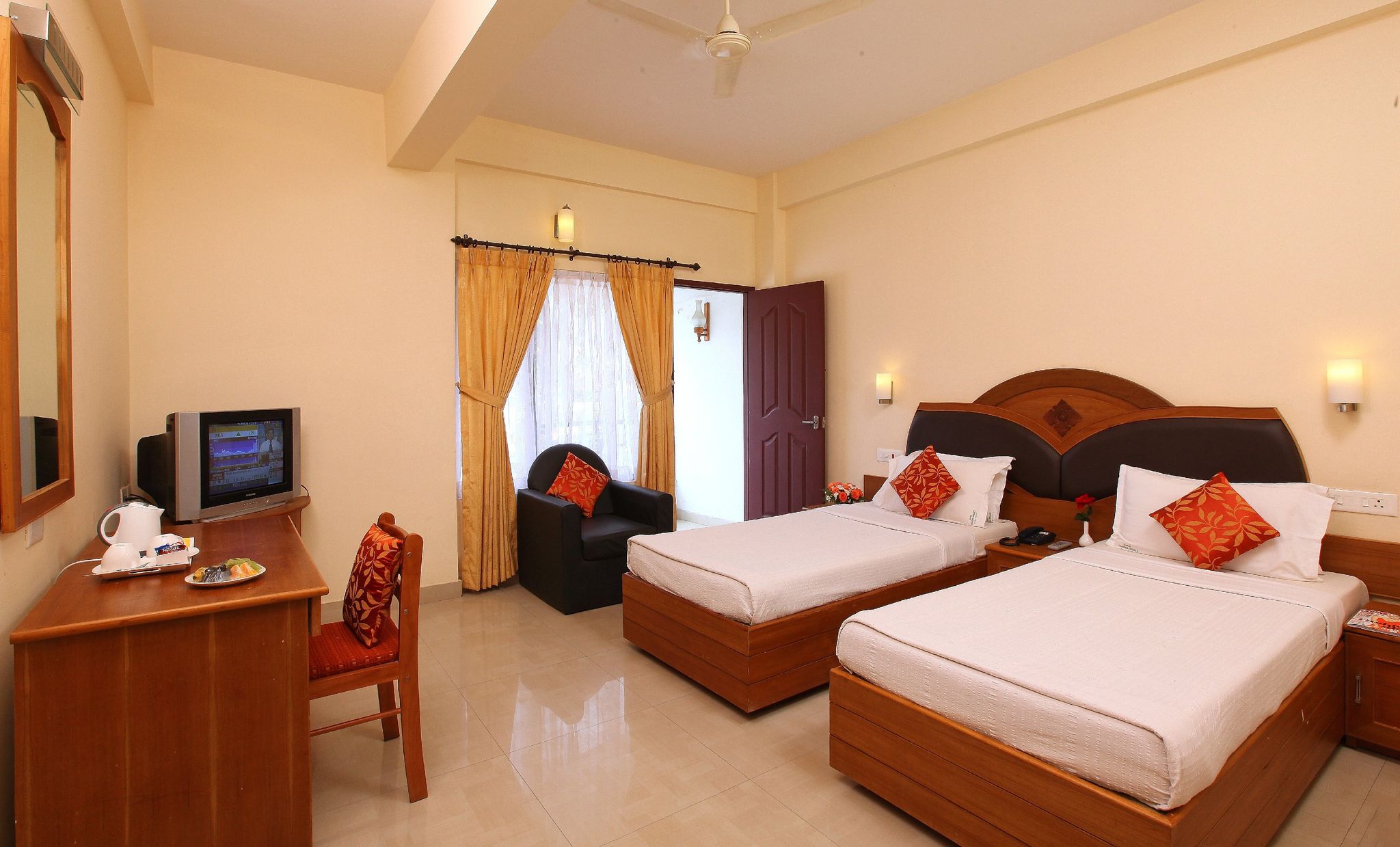 Sandra Palace Deluxe Non Ac Room 5