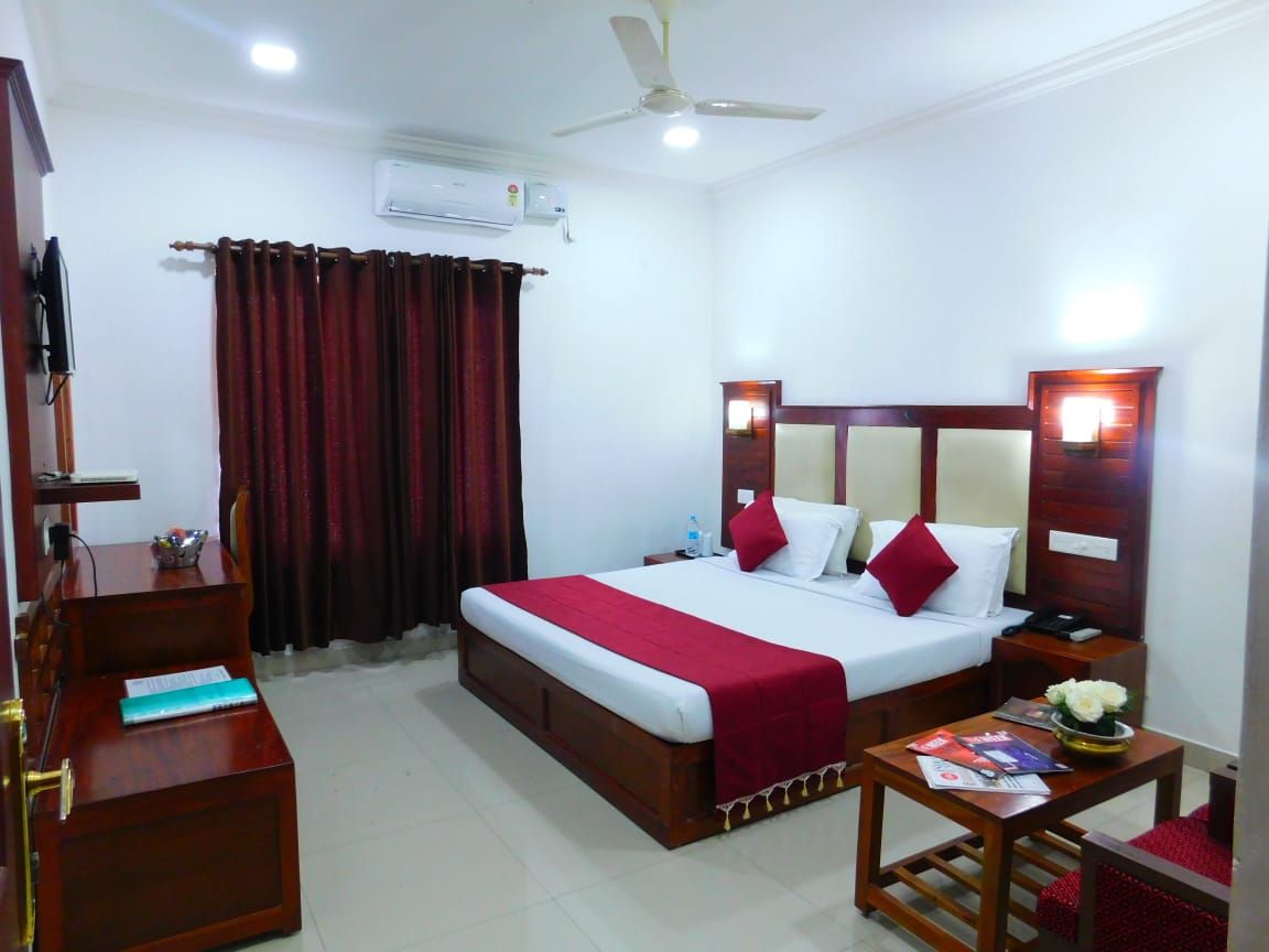 Sandra Palace Deluxe Non Ac Room 3