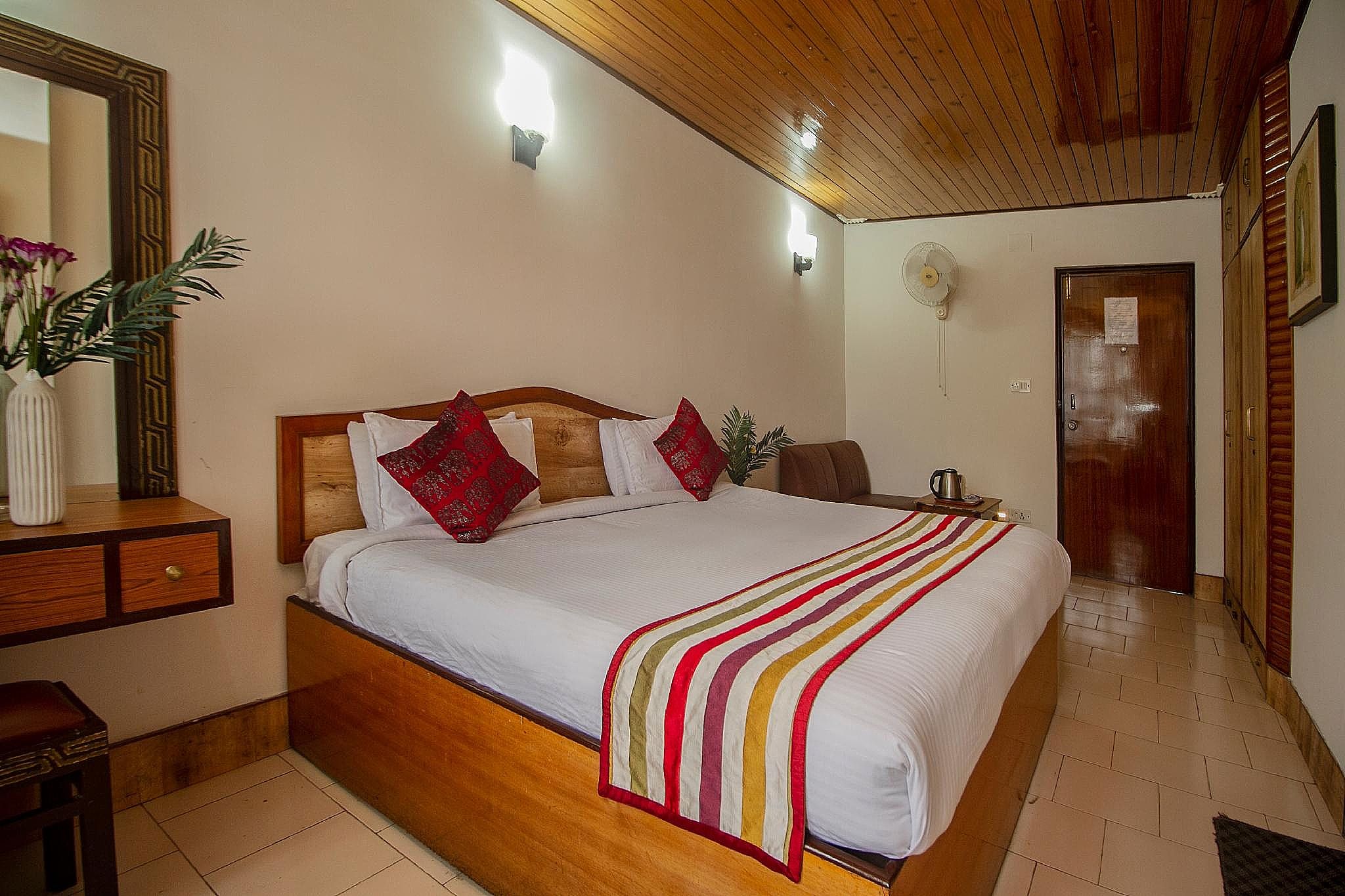 Central Hill resort Super Deluxe Room