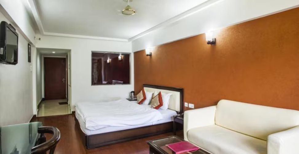 Hotel Welcome Park (walkable distance from mall road) Luxury Lake View Room 6