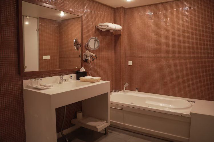 Hotel Welcome Park (walkable distance from mall road) Luxury Lake View Room 4