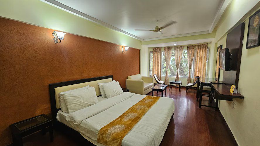 Hotel Welcome Park (walkable distance from mall road) Luxury Lake View Room