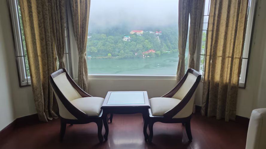 Hotel Welcome Park (walkable distance from mall road) Luxury Lake View Room 2