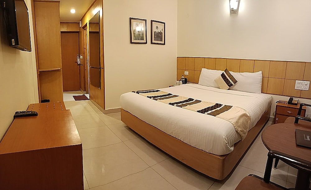 undefined Hotel Broadways Inn 5