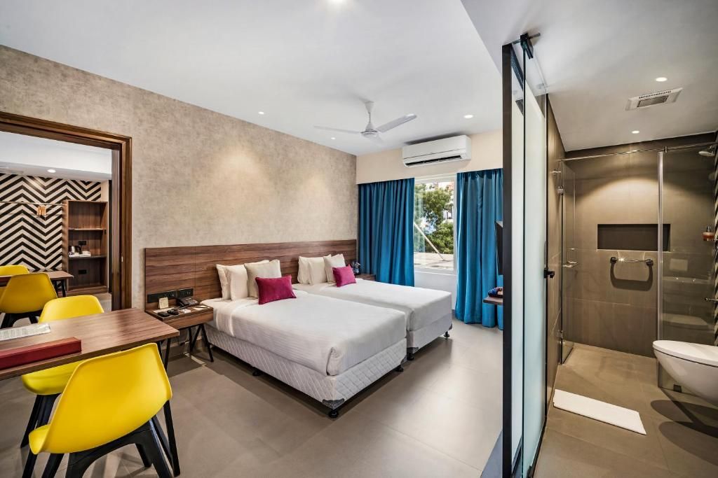 Deluxe Room, 1 Queen Bed, Non Smoking, City View