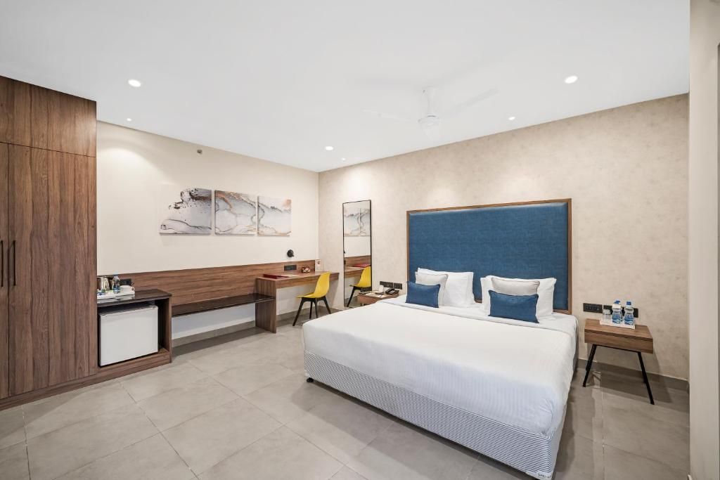 Deluxe Room, 1 Queen Bed, Non Smoking, City View