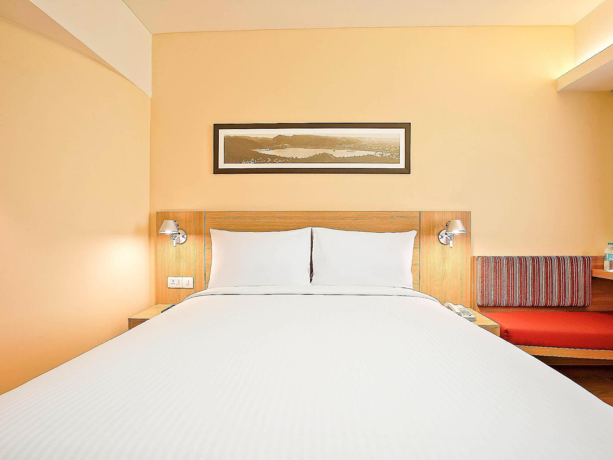 ibis Pune Viman Nagar Hotel Standard Room, 1 Queen Bed 4