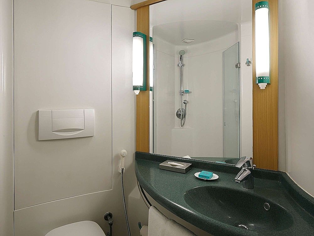 ibis Pune Viman Nagar Hotel Standard Room, 1 Queen Bed 7