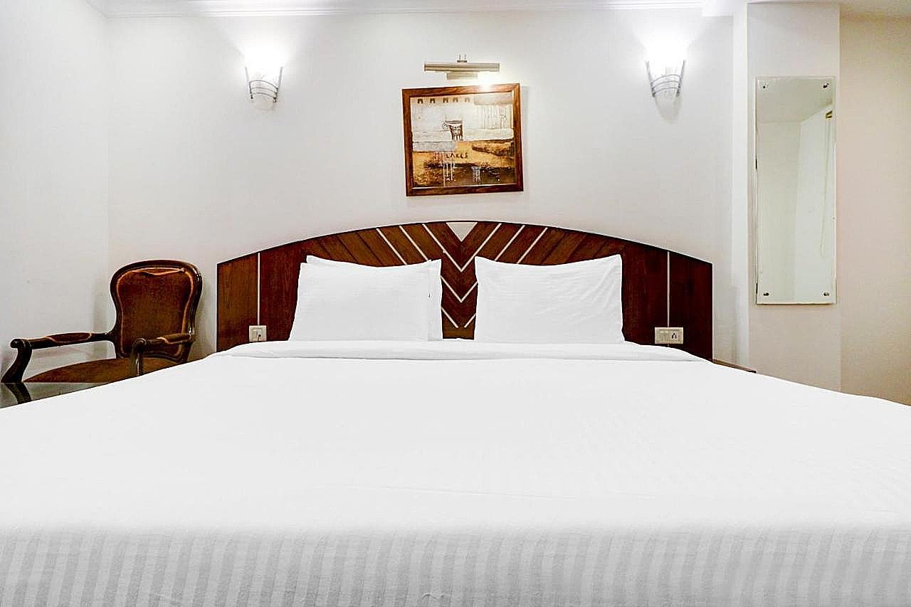 La Sapphire Deluxe Room 2