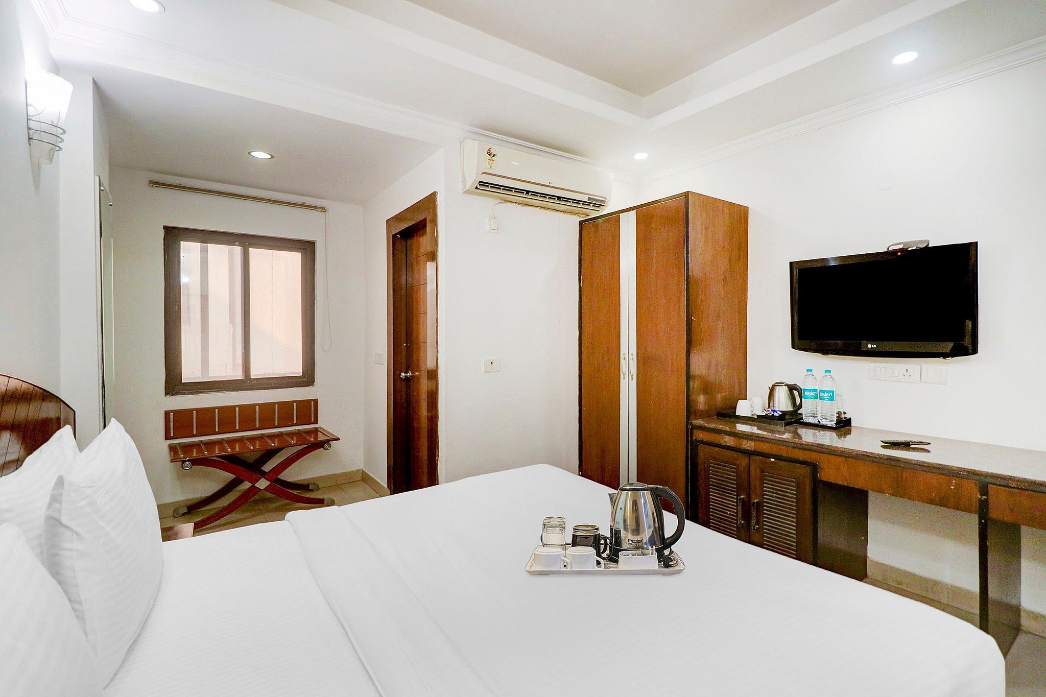 La Sapphire Deluxe Room 3