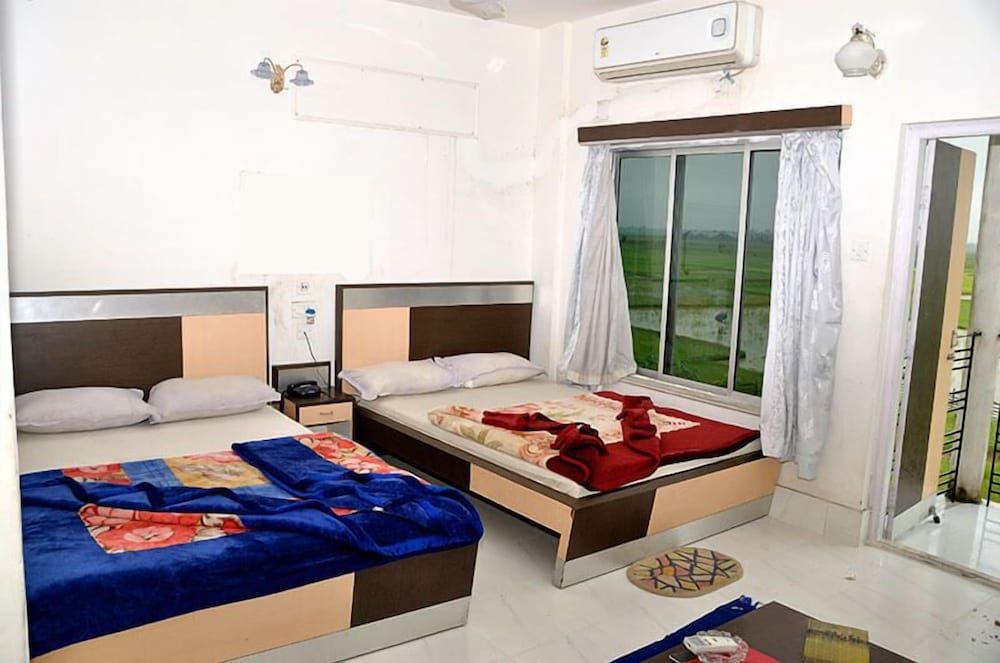 Deluxe Quadruple Room, 1 Bedroom, Smoking, Garden View