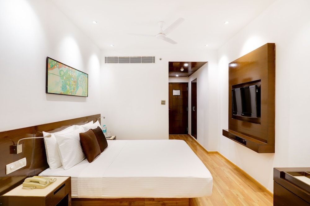Lemon Tree Premier 1, Leisure Valley, Gurugram Superior Room 4
