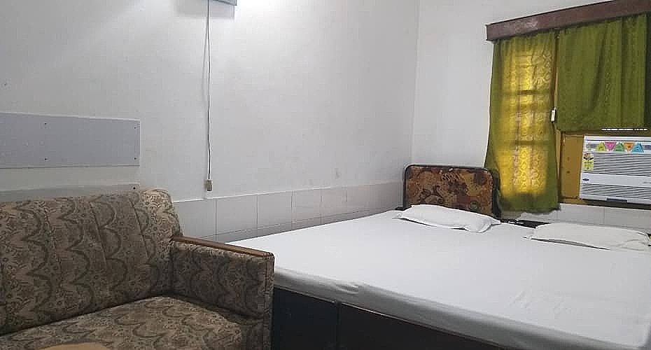 Gold Ac (Family Room)