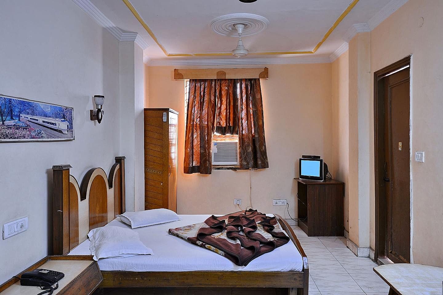 HOTEL ASHOKA CONTINENTAL Deluxe Room 2