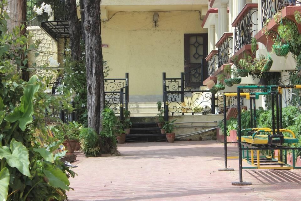 Monarch  Hotel