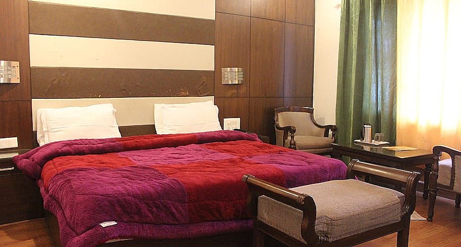 Monarch  Hotel