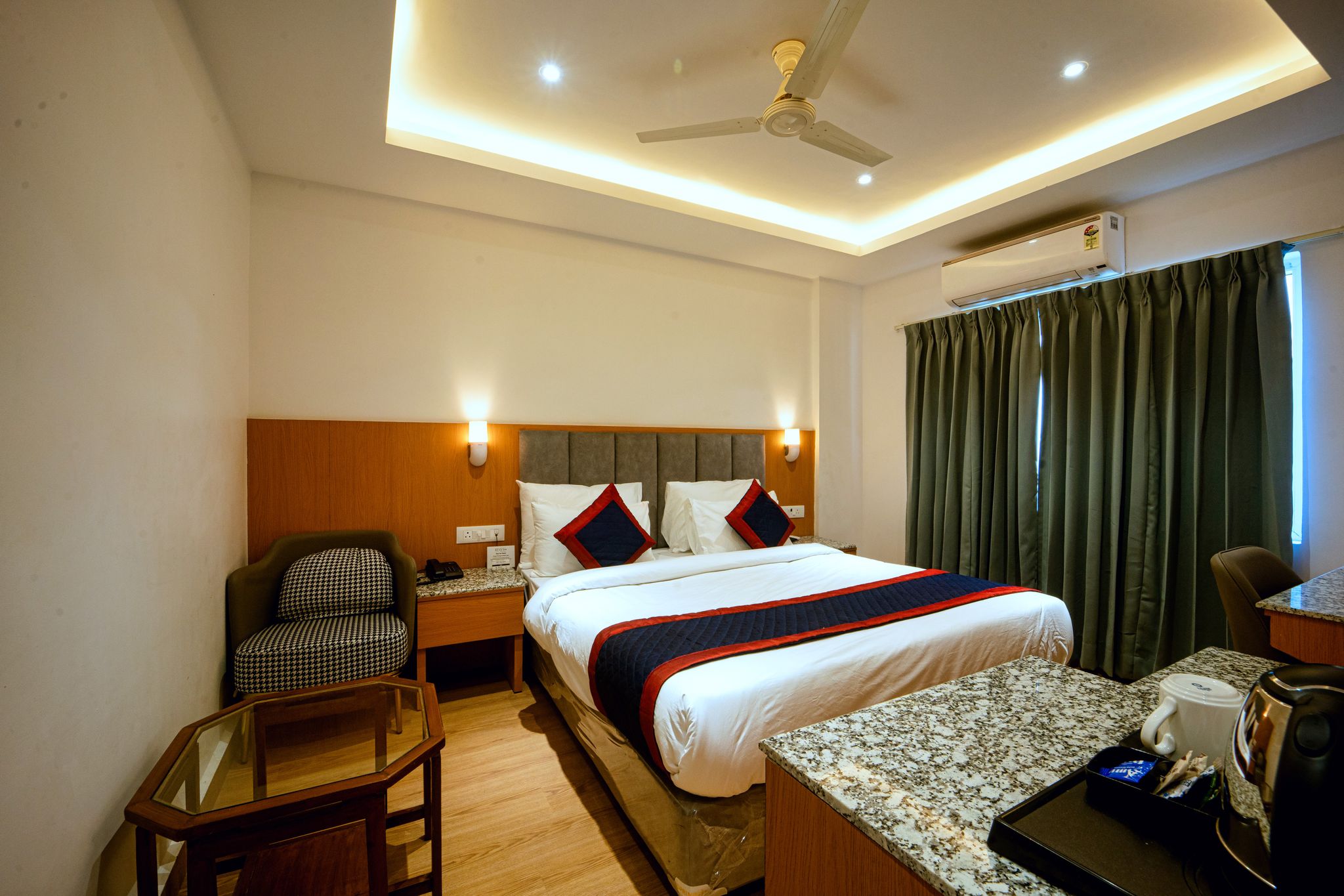 Grand Legacy Beacon, Dehradun Deluxe Room with Working Desk 4