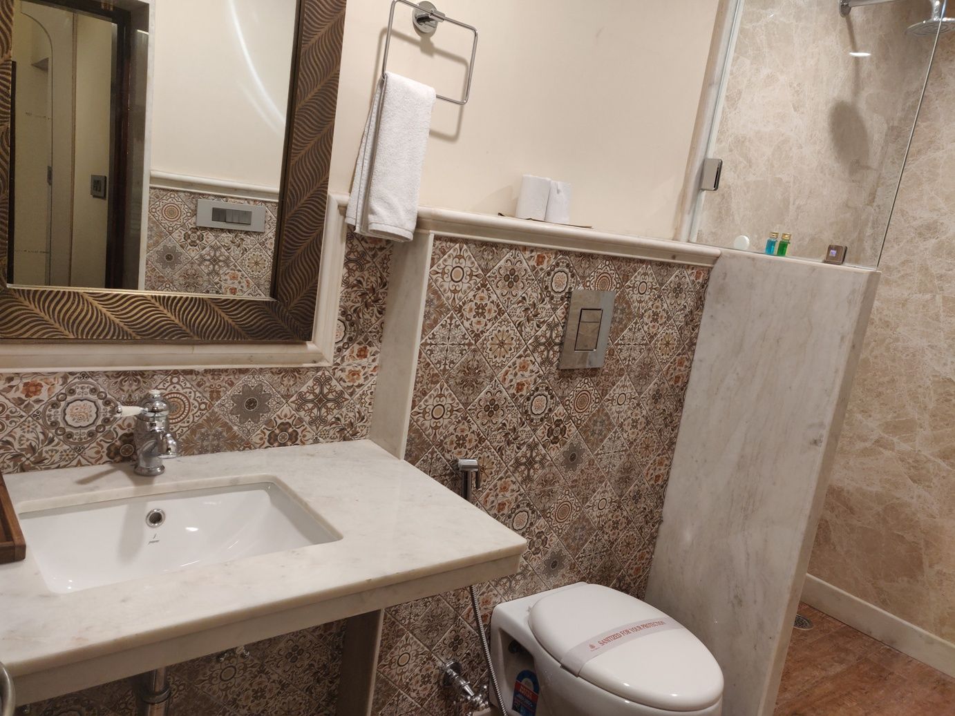 Family Room (Free Pick up on Arrival only from Train or Bus station 08 AM to 8PM)