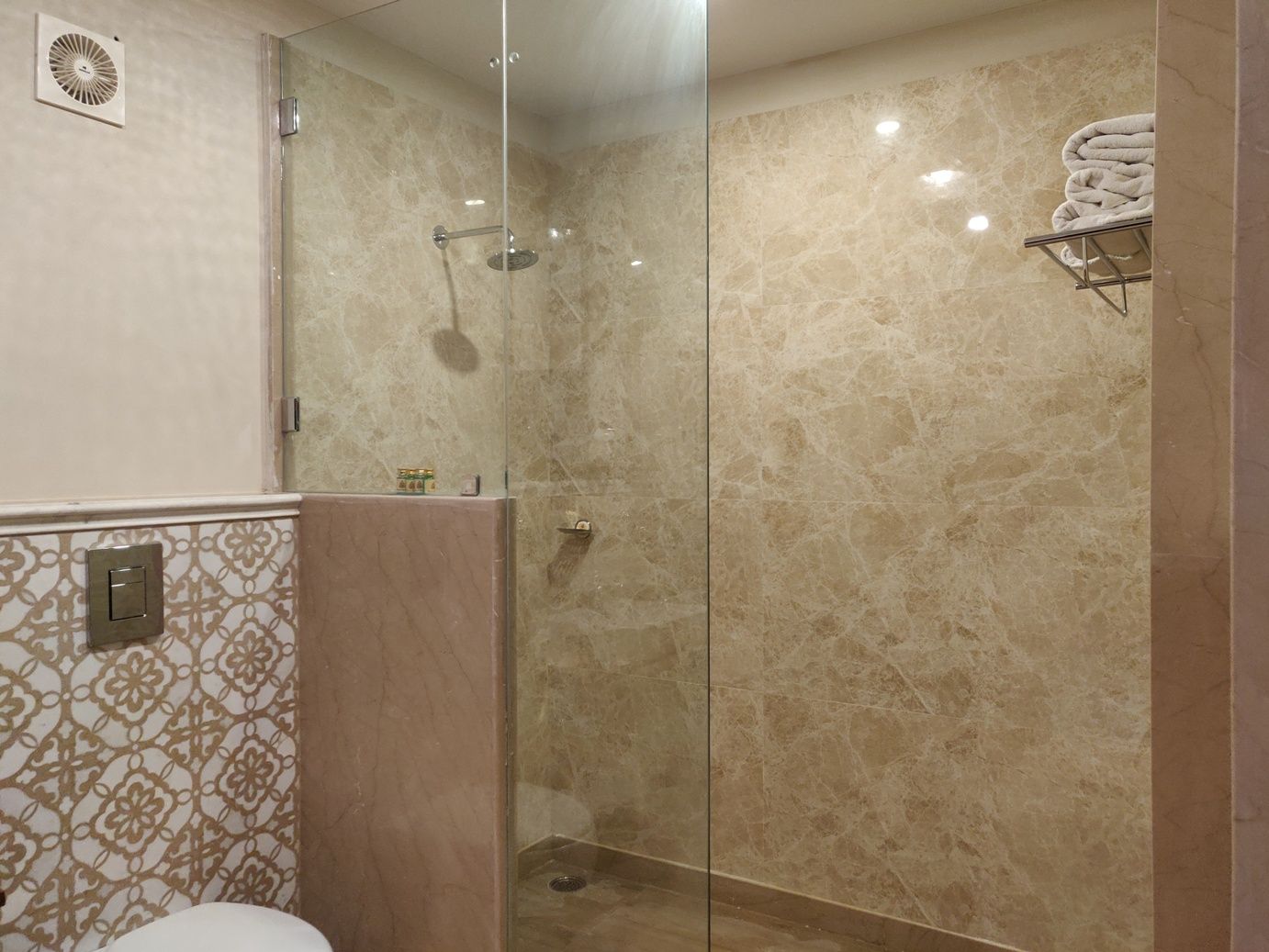 Family Room (Free Pick up on Arrival only from Train or Bus station 08 AM to 8PM)