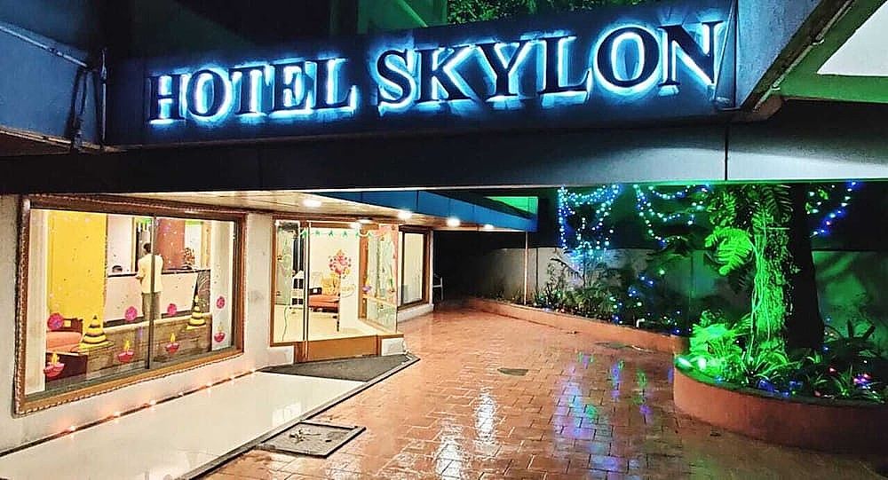 undefined Hotel Skylon 6