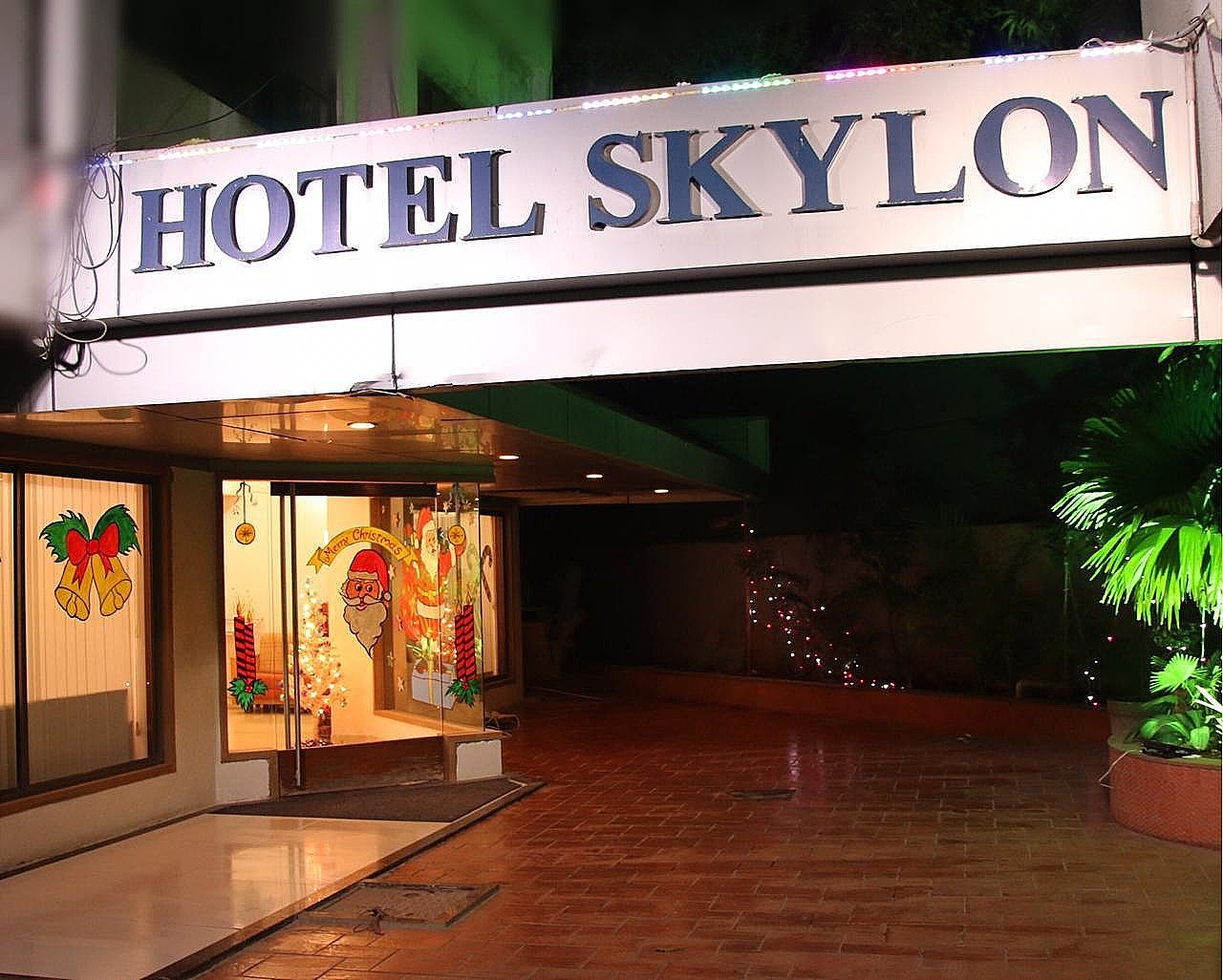 undefined Hotel Skylon 10