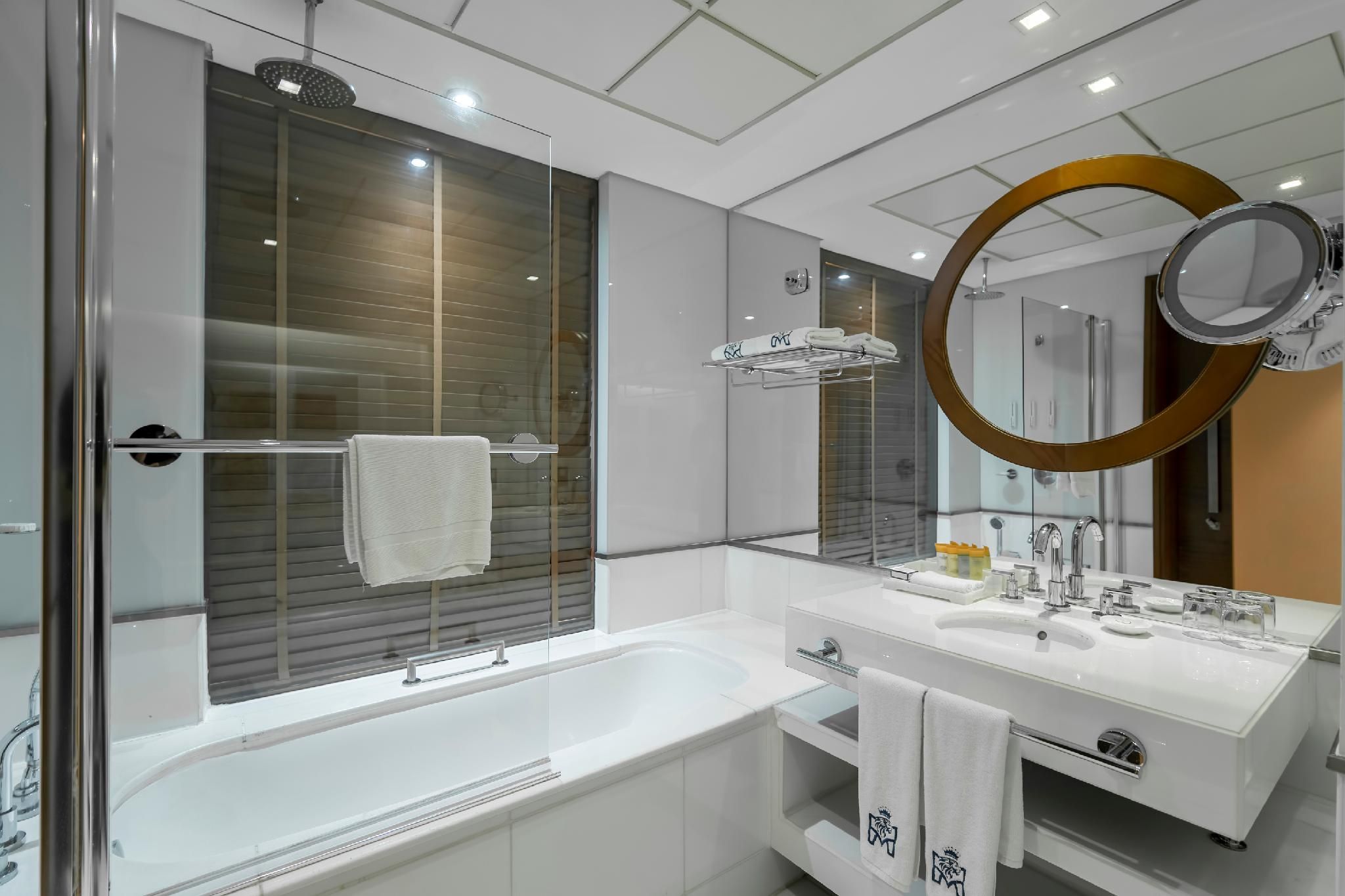 undefined Majestic Premier Hotel 10