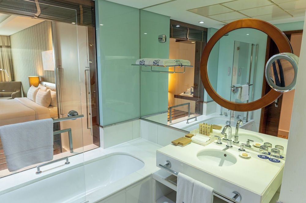 Majestic Premier Hotel Deluxe Room 7