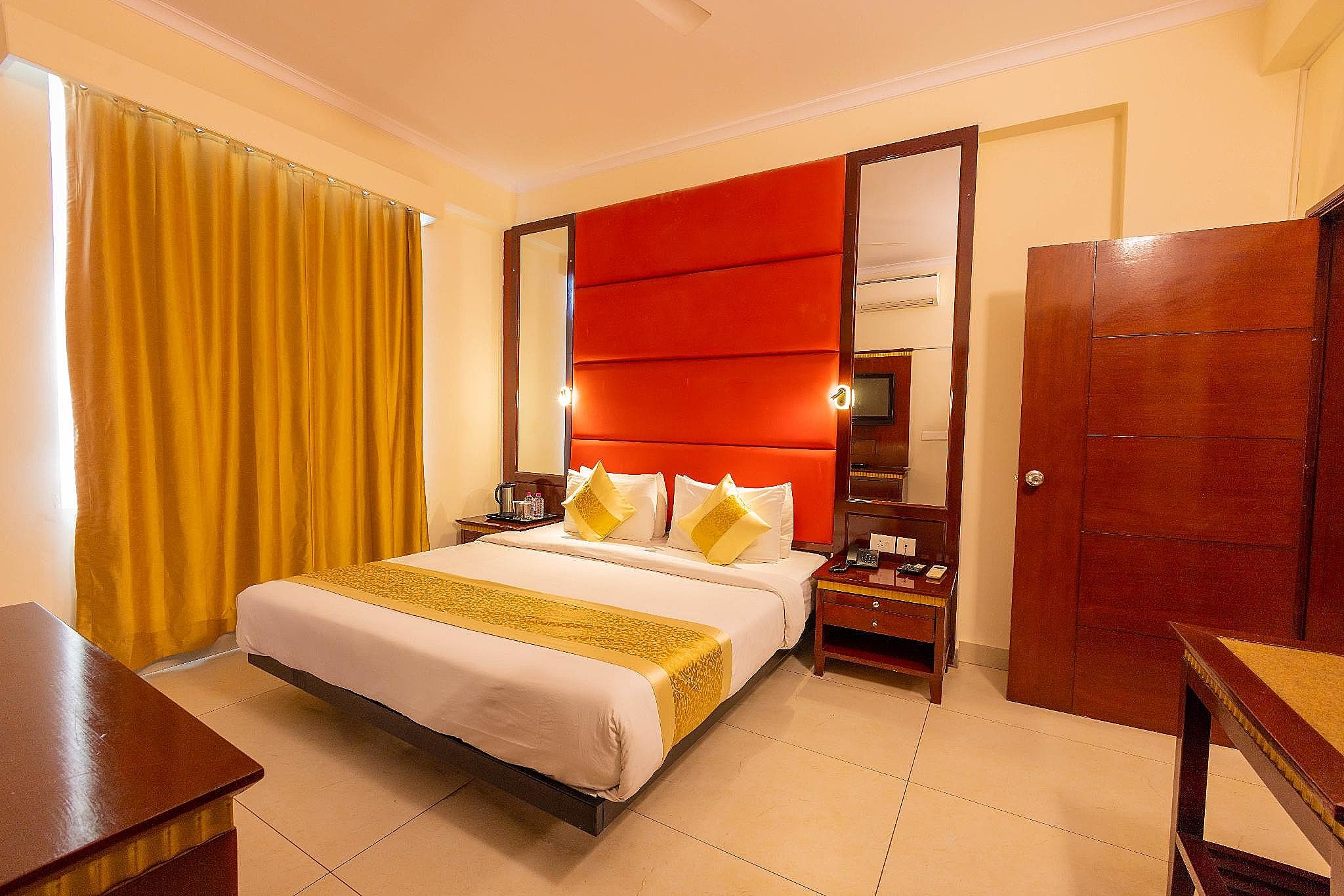 Clarks Inn Jaipur Deluxe Room 8