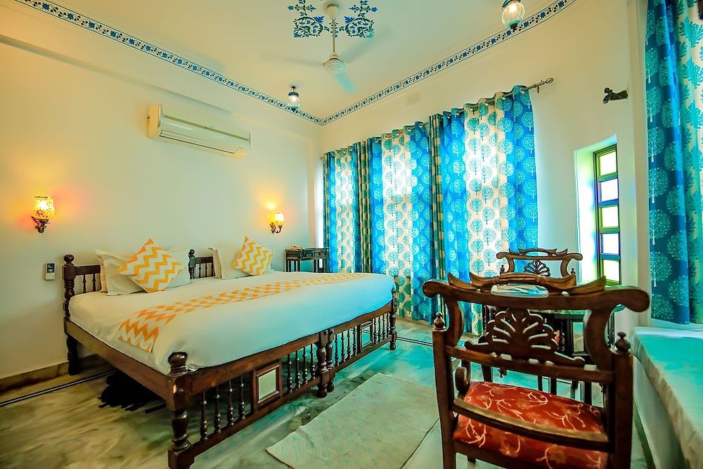 Hotel Devraj Niwas on Lake Pichola Deluxe Non Lake View Room 3