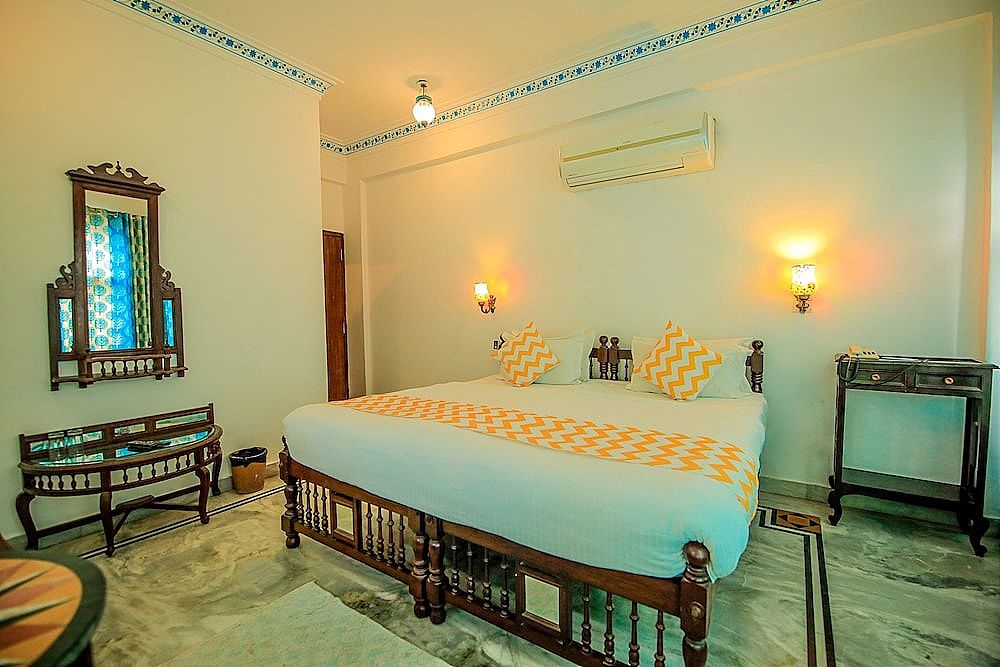 Hotel Devraj Niwas on Lake Pichola Deluxe Non Lake View Room