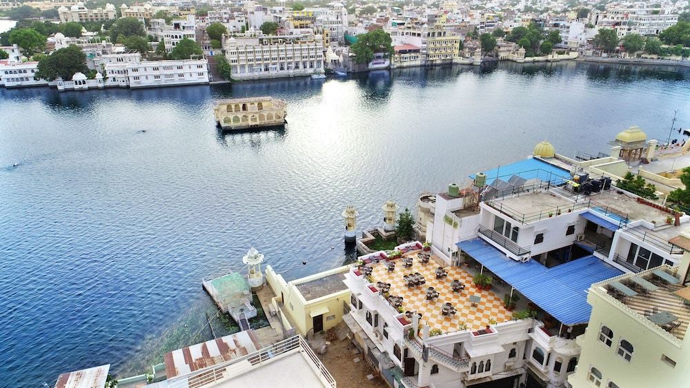 undefined Hotel Devraj Niwas on Lake Pichola 2