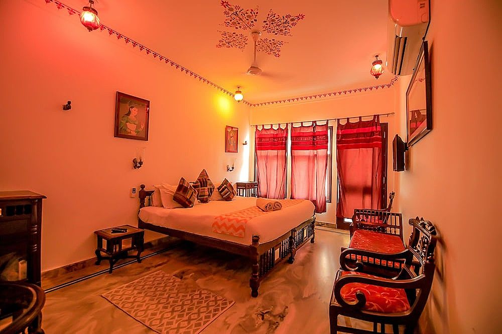 Hotel Devraj Niwas on Lake Pichola Deluxe Non Lake View Room 5