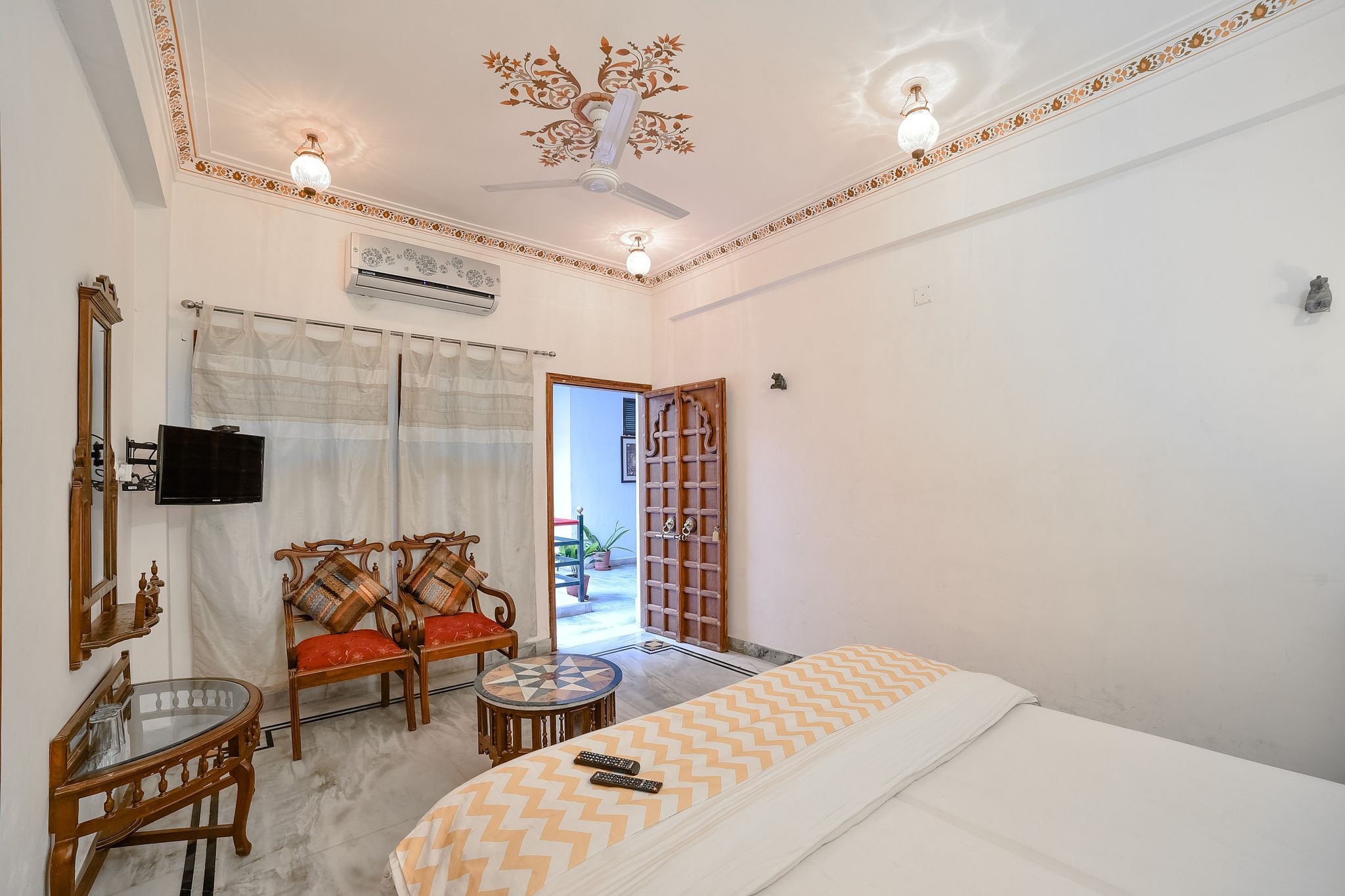 Hotel Devraj Niwas on Lake Pichola Deluxe Non Lake View Room 17