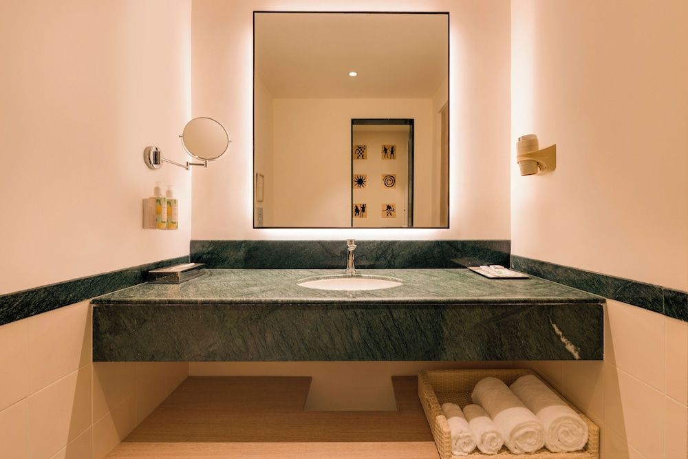 Lemon Tree Premier, Hitec City, Hyderabad Deluxe King 8