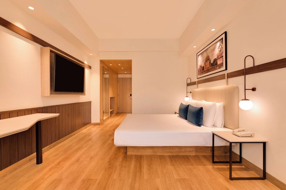 Lemon Tree Premier, Hitec City, Hyderabad Deluxe King 7