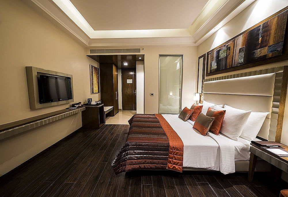 Ramada by Wyndham Gurgaon Central Executive Room - 1 Queen Bed 5