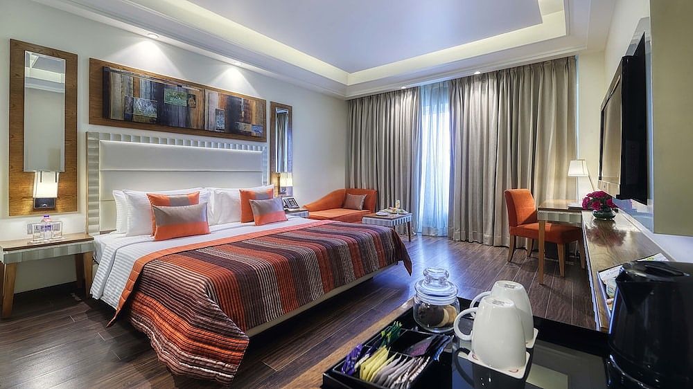 Ramada by Wyndham Gurgaon Central Executive Room - 1 Queen Bed 6