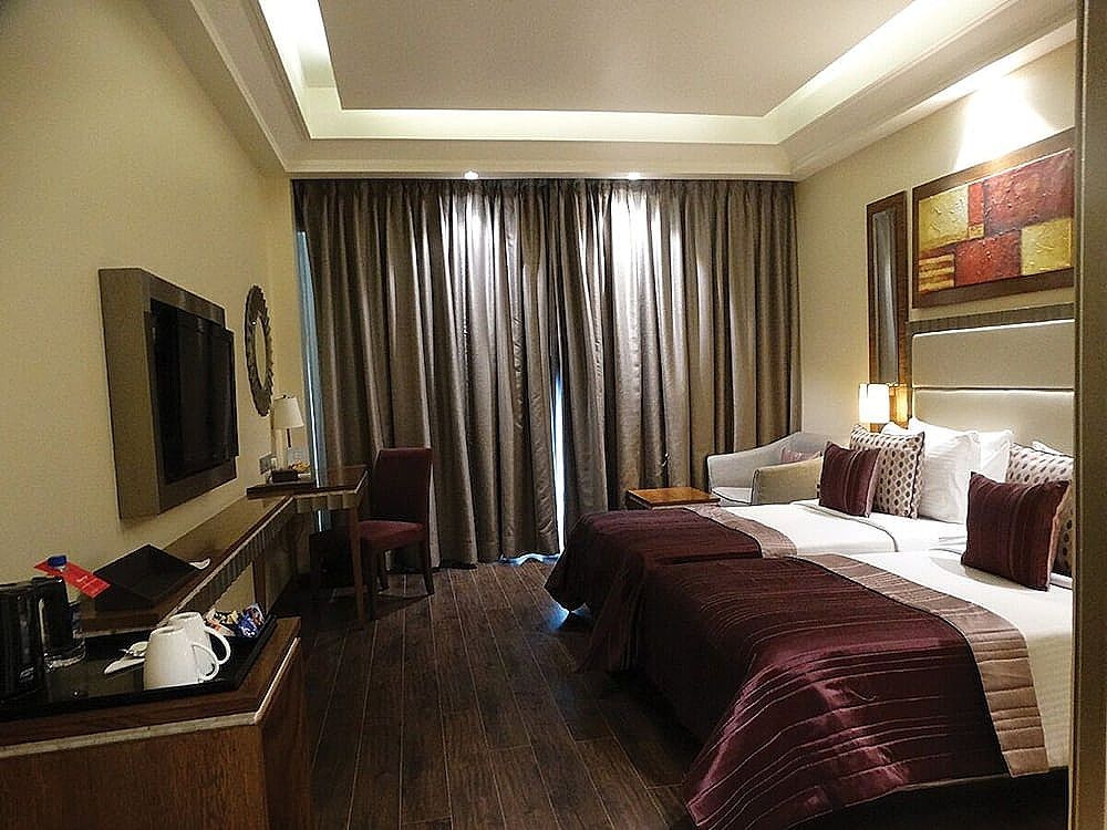 Ramada by Wyndham Gurgaon Central Executive Room - 2 Single Beds 3