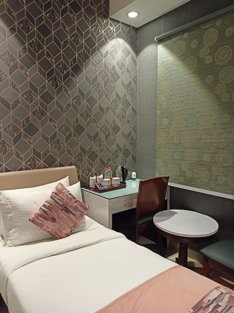 Cosy Grand @Chanakyapuri by The Cosy Hotels Deluxe Room