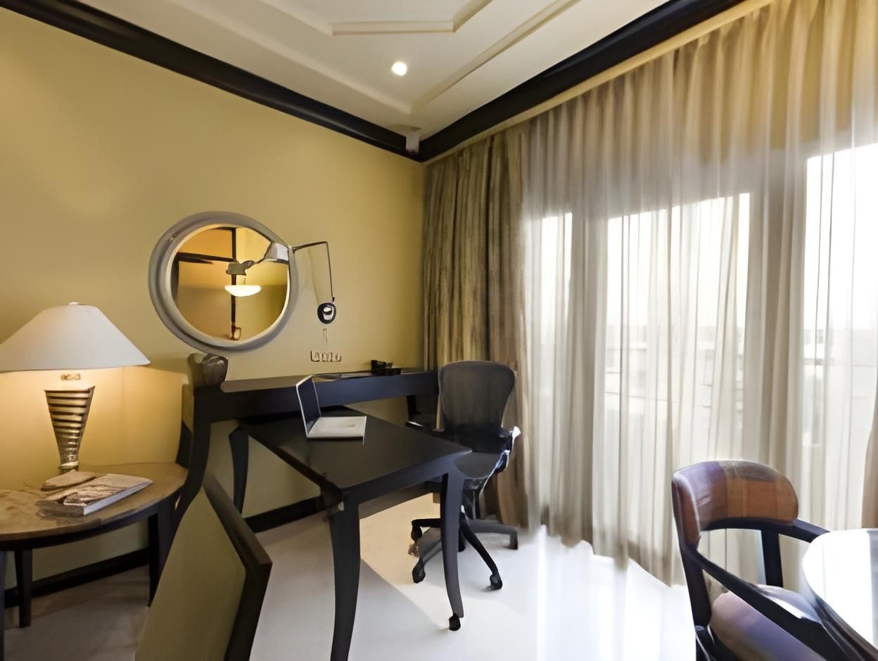 Deluxe Room Pool View King Bed