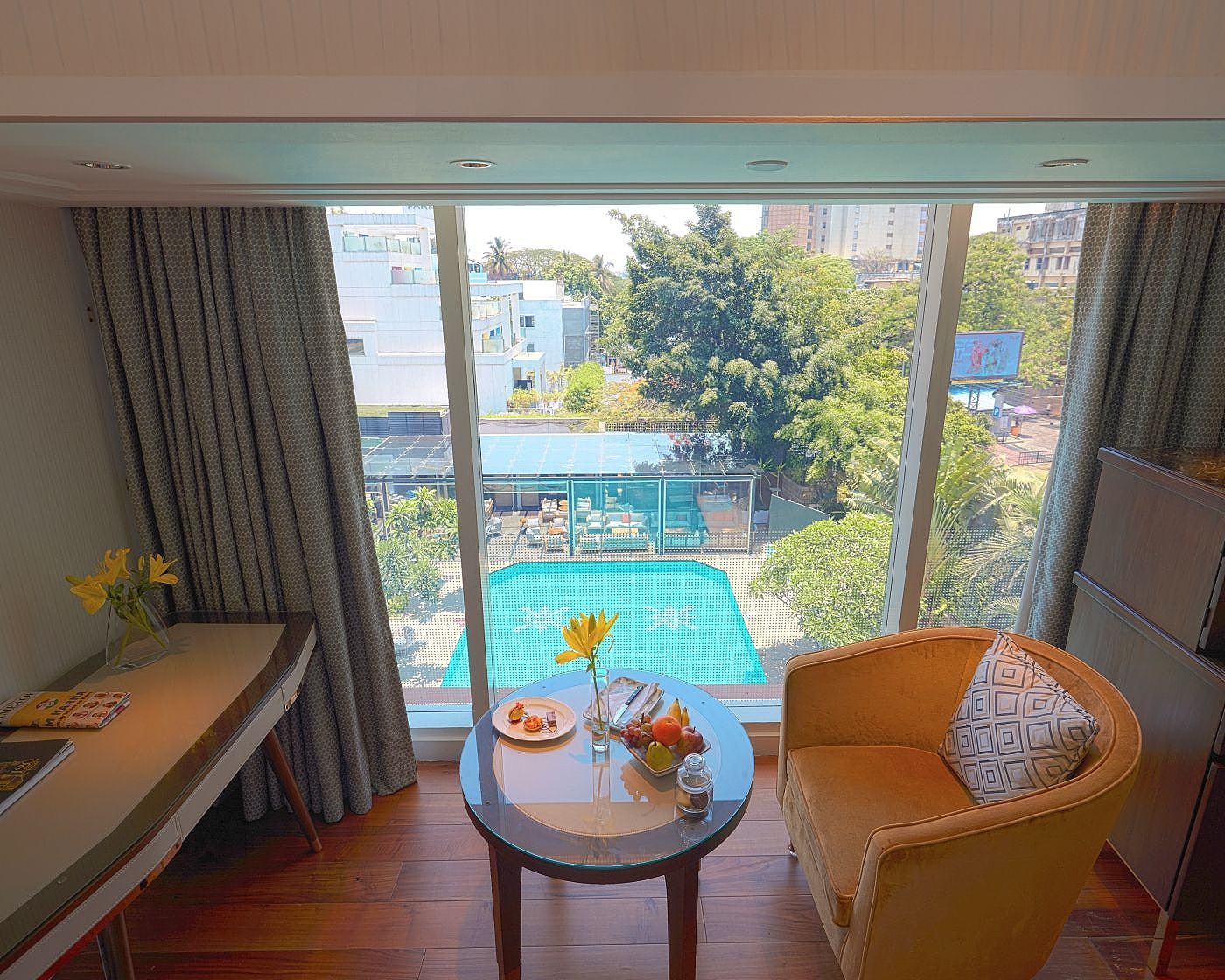 Deluxe Room Pool View King Bed