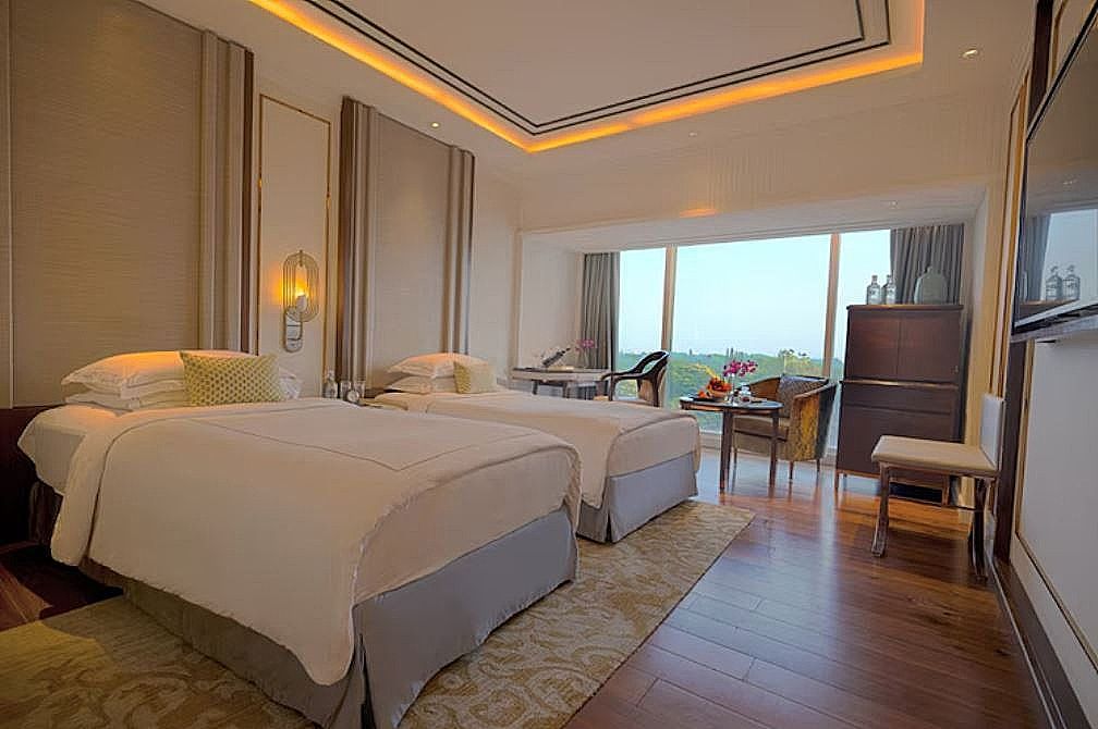 Taj MG Road Deluxe Room Garden View Twin Bed